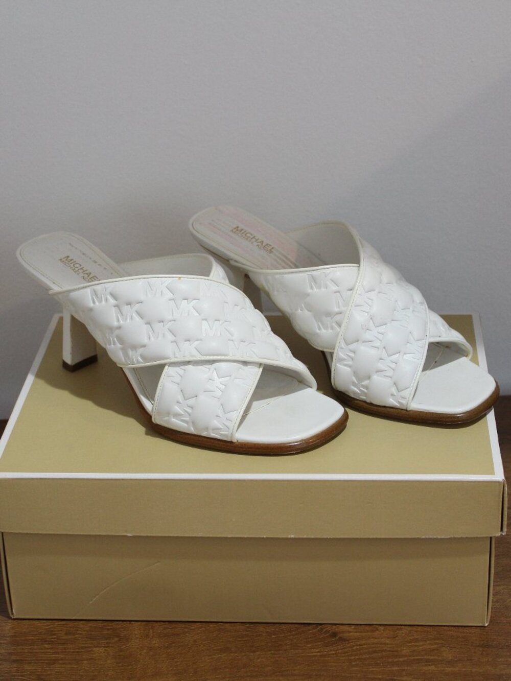 MICHAEL Michael Kors Gideon Mule Optic White Puffy Embossed Logo Sandals Size 9